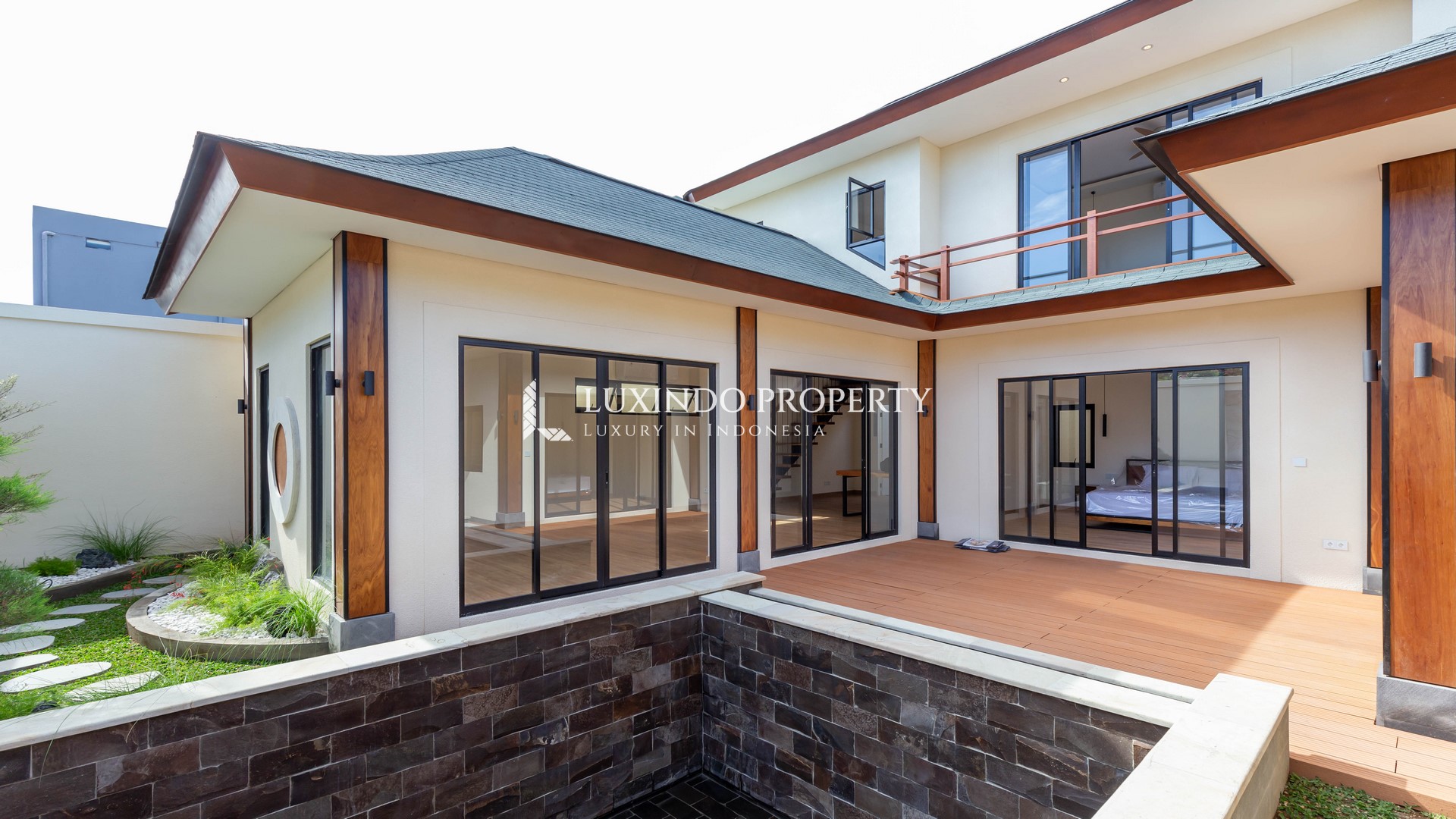 SANUR - BRAND NEW BEACHSIDE VILLA FOR LEASE (LHV857)